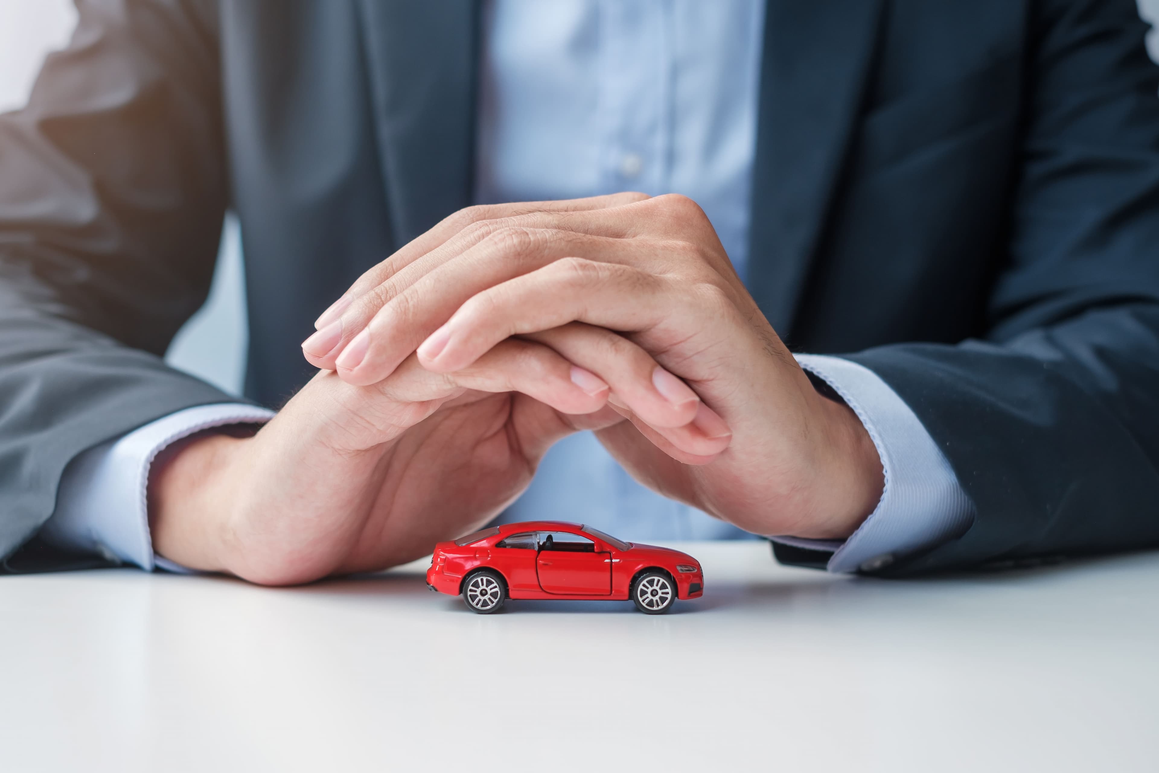 ¿Es obligatorio dar garantía en la venta de un coche de segunda mano?